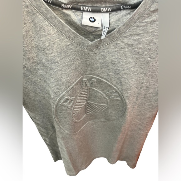 BMW Men’s Unisex Gray Cotton T-Shirt Sz Medium Raised Logo Vehicle Car Tee - Picture 6 of 6